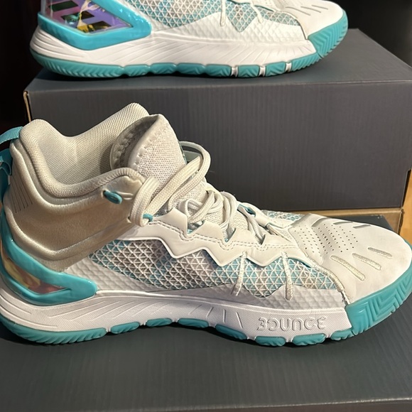 Adidas unisex basketball shoe - Picture 7 of 11